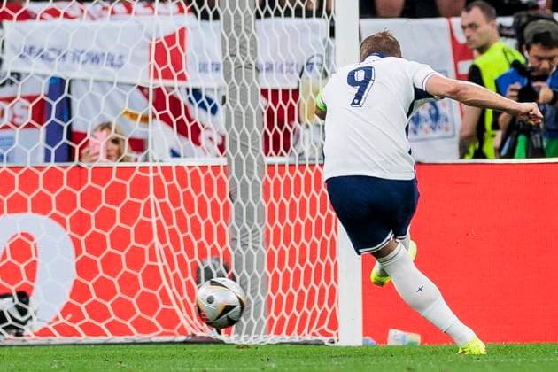 UEFA EURO 2024 Netherlands England 10 07 2024 Harry Kane England, 9 scores the goal to make it 1 1 from the penalty spot UEFA EURO 2024 Netherlands England BVB Stadion Dortmund, Dortmund on 10 07 2024 Copyright: xBEAUTIFULxSPORTS Wunderlx