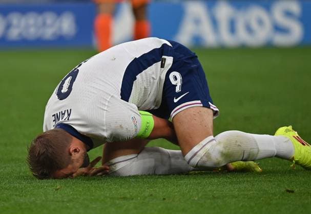 10 07 2024, xjrdrx, Football EM 2024 1 2 Final, England Netherlands emspor, v l Harry Kane England penalty, penalty kick, penalty shootout DFL DFB REGULATIONS PROHIBIT ANY USE OF PHOTOGRAPHS as IMAGE SEQUENCES and or QUASI VIDEO Dortmund