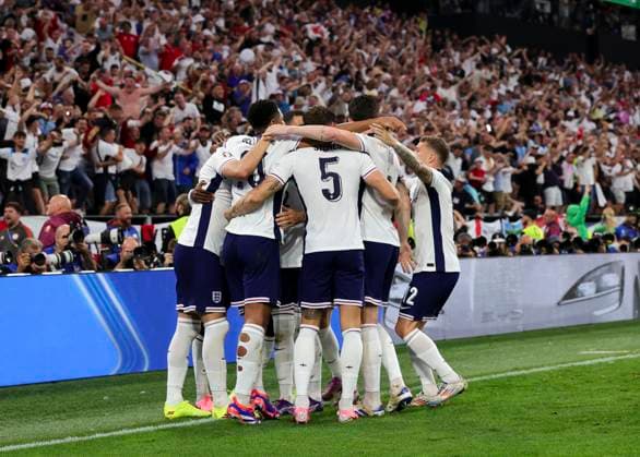 Netherlands v England UEFA EURO, EM, Europameisterschaft,Fussball 2024 Semi-final Harry Kane of England celebrates with his team-mates after scoring his sides first goal from the penalty during the UEFA Euro 2024 Semi-final match between Netherlands and England at Signal Iduna Park, Dortmund UK Newspapers OUT Copyright: xPaulxChestertonx FIL-20342-0069