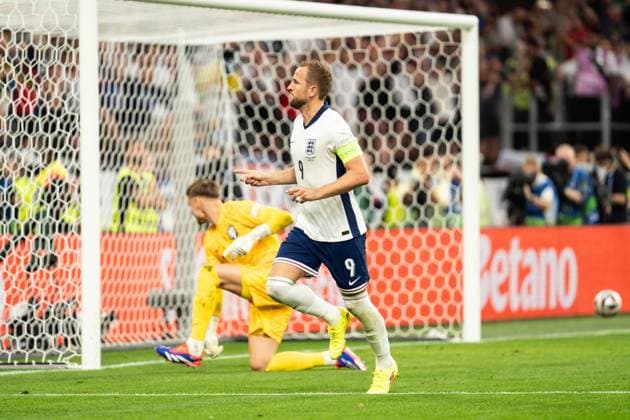 GER, Euro 2024, semi-final semifinal, Netherlands NLD England ENG 10 07 2024, Signal Iduna Park, Dortmund, GER, Euro 2024, semi-final semifinal, Netherlands NLD England ENG In the picture Goal celebrations cheering the goal to 1 1 by Harry Kane England GBR, 9 nordphotoxGmbHxx xChristianxSchulze nph000300