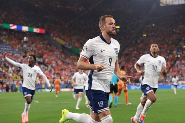 Dortmund, Germany, 10th July 2024. Harry Kane of England celebrates after scoring a penalty to level the game at 1-1 during the UEFA European Championships semi final match at BVB Stadion, Dortmund. Picture credit should read: Jonathan Moscrop Sportimage EDITORIAL USE ONLY. No use with unauthorised audio, video, data, fixture lists, club league logos or live services. Online in-match use limited to 120 images, no video emulation. No use in betting, games or single club league player publications. SPI-3223-0002