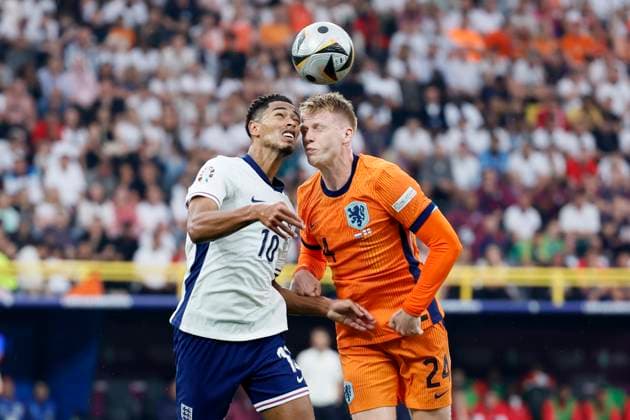EURO 2024, Die Highlights Sport Bilder des Tages Netherlands v England: Semi-Final - UEFA EURO, EM, Europameisterschaft,Fussball 2024 Jude Bellingham of England and Jerdy Schouten of Netherlands clash heads during the UEFA EURO 2024 semi-final match between Netherlands and England at Football Stadium Dortmund on July 10, 2024 in Dortmund, Germany. Dortmund Football Stadium Dortmund Germany Germany Copyright: xRichardxSellers Sportsphoto APLx 14045360
