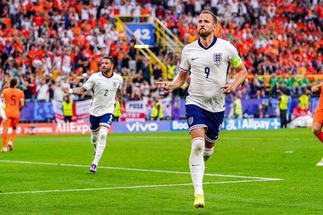 2024-07-10 Netherlands v England - UEFA EURO, EM, Europameisterschaft,Fussball 2024 Semi Final DORTMUND, NETHERLANDS - JULY 10: Harry Kane of England celebrates after scoring his teams first goal (penalty) during the UEFA EURO 2024 Semi Final match between Netherlands and England at BVB Stadion Dortmund on July 10, 2024 in Dortmund, Netherlands. Dortmund BVB Stadion Dortmund Netherlands Content not available for redistribution in The Netherlands directly or indirectly through any third parties. Copyright: xAndrexWeeningx