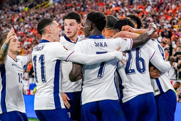 2024-07-10 Netherlands v England - UEFA EURO, EM, Europameisterschaft,Fussball 2024 Semi Final DORTMUND, NETHERLANDS - JULY 10: Harry Kane of England celebrates after scoring his teams first goal (penalty), Phil Foden of England, Bukayo Saka of England, Kobbie Mainoo of England during the UEFA EURO 2024 Semi Final match between Netherlands and England at BVB Stadion Dortmund on July 10, 2024 in Dortmund, Netherlands. Dortmund BVB Stadion Dortmund Netherlands Content not available for redistribution in The Netherlands directly or indirectly through any third parties. Copyright: xAndrexWeeningx