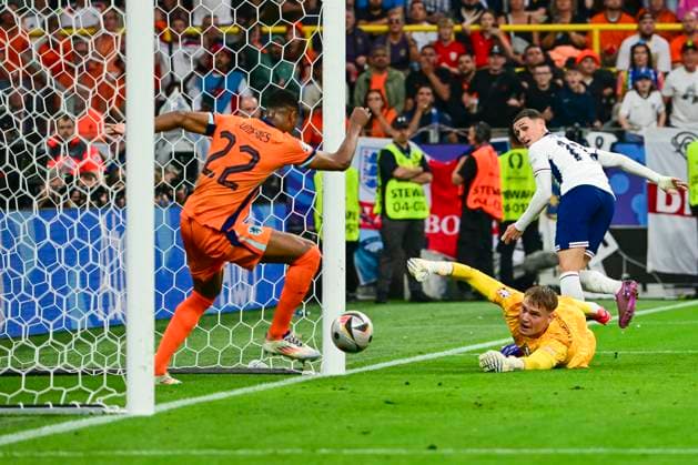 Denzel Dumfries 22 Netherlands saves on the line, Netherlands vs England, Football, UEFA Euro 2024, Semi-final, 10 07 2024 Dortmund North Rhine-Westphalia Germany Copyright: xkolbert-press MarcxNiemeyerx
