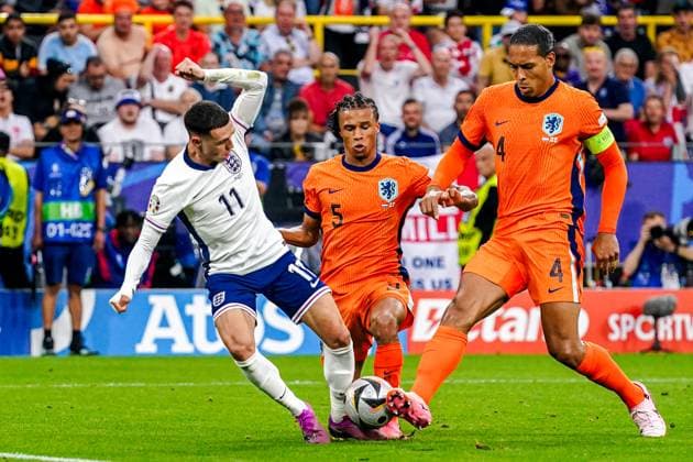2024-07-10 Netherlands v England - UEFA EURO, EM, Europameisterschaft,Fussball 2024 Semi Final DORTMUND, NETHERLANDS - JULY 10: Phil Foden of England battles for possession with Nathan Ake of the Netherlands, Virgil van Dijk of the Netherlands during the UEFA EURO 2024 Semi Final match between Netherlands and England at BVB Stadion Dortmund on July 10, 2024 in Dortmund, Netherlands. Dortmund BVB Stadion Dortmund Netherlands Content not available for redistribution in The Netherlands directly or indirectly through any third parties. Copyright: xAndrexWeeningx