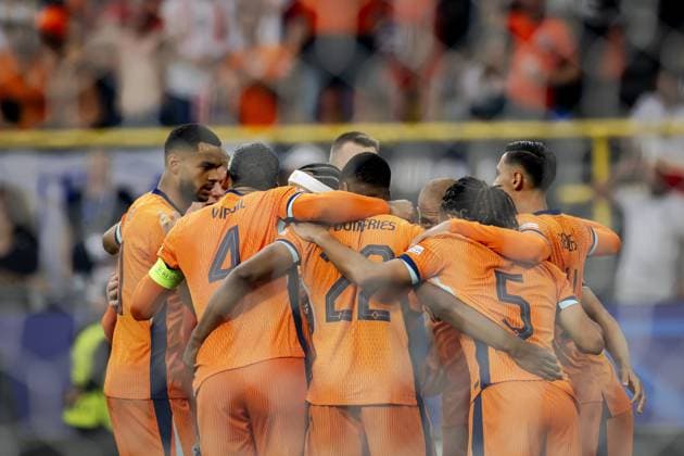 DORTMUND - The players of the Netherlands celebrate the 1-0 against England during the UEFA EURO, EM, Europameisterschaft,Fussball 2024 Semi-final match between the Netherlands and England at the BVB Stadium Dortmund on July 10, 2024 in Dortmund, Germany. ANP KOEN VAN WEEL netherlands out - belgium out Dortmund xVIxxIVx 503203392 originalFilename: 0709089522st.jpg