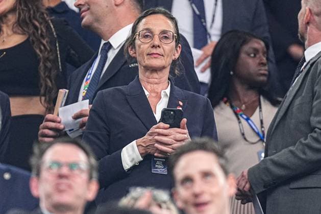 2024-07-10 Netherlands v England - Semi-Final - UEFA EURO, EM, Europameisterschaft,Fussball 2024 DORTMUND, GERMANY - JULY 10: Marianne van Leeuwen looks up during the Semi-Final - UEFA EURO 2024 match between Netherlands and England at BVB Stadion Dortmund on July 10, 2024 in Dortmund, Germany. (Photo by Joris Verwijst BSR Agency) Dortmund Germany Content not available for redistribution in The Netherlands directly or indirectly through any third parties. Copyright: xBSRxAgencyx
