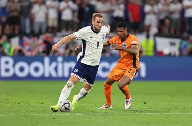 10 07 2024, European Football Championship, UEFA EURO 2024, Netherlands England, Semi-final, BVB Stadion Dortmund, v l , Harry Kane England , Denzel Justus Morris Dumfries Netherlands Copyright: HMBxMedia