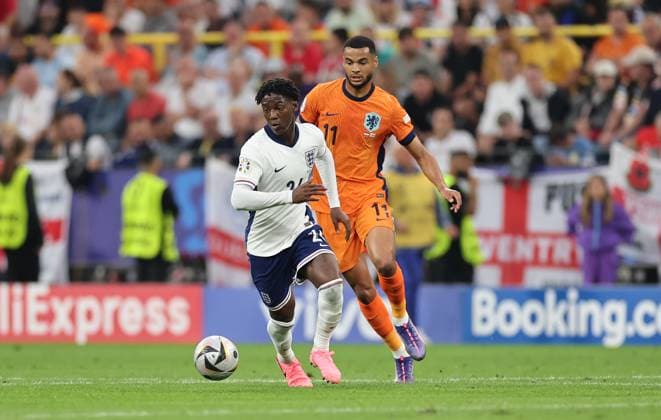 10 07 2024, European Football Championship, UEFA EURO 2024, Netherlands England, Semi-final, BVB Stadion Dortmund, v l , Kobbie Mainoo England , Cody Gakpo Netherlands Copyright: HMBxMedia