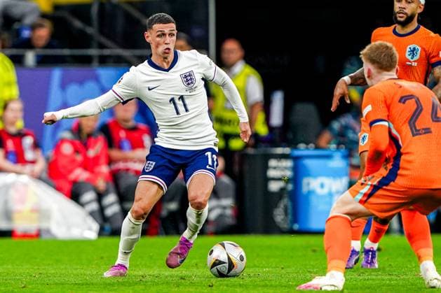 2024-07-10 Netherlands v England - UEFA EURO, EM, Europameisterschaft,Fussball 2024 Semi Final DORTMUND, NETHERLANDS - JULY 10: Phil Foden of England runs with the ball during the UEFA EURO 2024 Semi Final match between Netherlands and England at BVB Stadion Dortmund on July 10, 2024 in Dortmund, Netherlands. Dortmund BVB Stadion Dortmund Netherlands Content not available for redistribution in The Netherlands directly or indirectly through any third parties. Copyright: xAndrexWeeningx