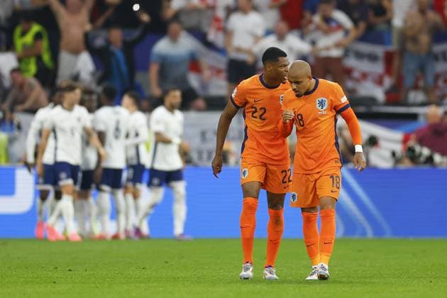 DORTMUND, 10-07-2024, BVB Stadium , European Football Championship Euro2024, Semi finals match no.50 between Netherlands and England. (L-R) Netherlands player Denzel Duimfries, Netherlands player Donyell Malen disappointed after 1-1 Netherlands - England (Euro2024)  x25729559x Copyright: