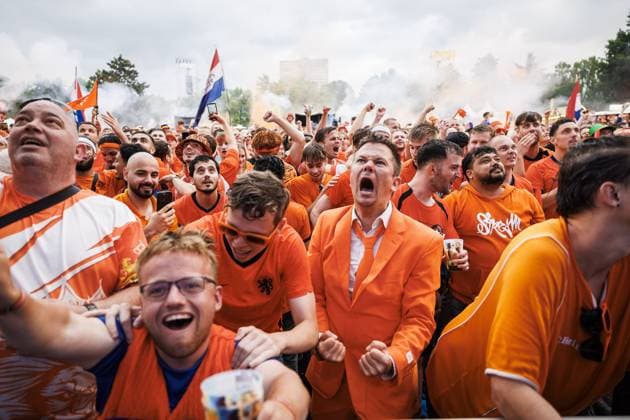 DORTMUND, Dutch supporters in Dortumund, 10-07-2024, Dutch fans in the city center of dortmund before the match against England. Oranje legioen, westfalenpark 1-0 celebration Dutch supporters in Dortumund  x25729566x Copyright: