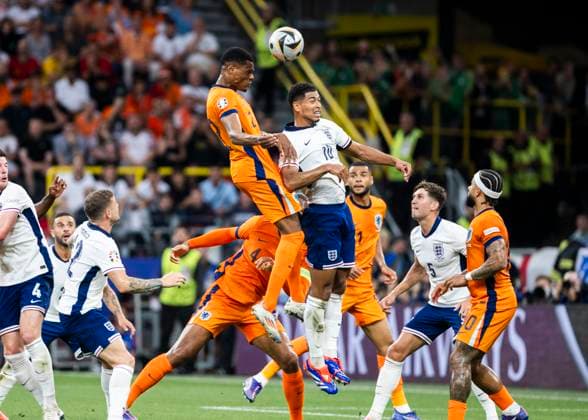 Dortmund, SignaI Iduna Park, 10 07 2024 Denzel Dumfries of netherlands jumps for a header against Jude Bellingham of england during the semifinal match Netherlands v England at the UEFA European Championship 2024