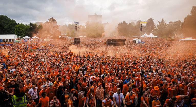 DORTMUND, Dutch supporters in Dortumund, 10-07-2024, Dutch fans in the city center of dortmund before the match against England. Oranje legioen, westfalenpark Dutch supporters in Dortumund  x25729588x Copyright: