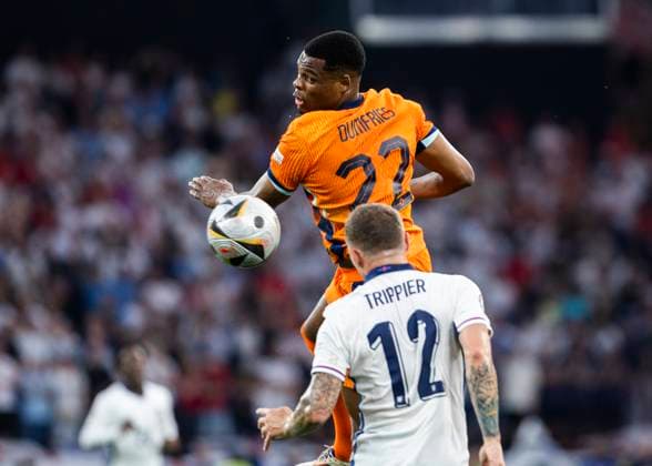 Dortmund, SignaI Iduna Park, 10 07 2024 Denzel Dumfries of netherlands jumps for a header against Kieran Trippier of england during the semifinal match Netherlands v England at the UEFA European Championship 2024