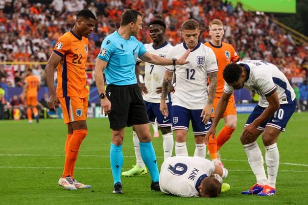 2024-07-10 The Netherlands v England - Semi-Final - UEFA EURO, EM, Europameisterschaft,Fussball 2024 DORTMUND, GERMANY - JULY 10: Harry Kane of England lies on the ground during the Semi-Final - UEFA EURO 2024 match between The Netherlands and England at BVB Stadion Dortmund on July 10, 2024 in Dortmund, Germany. (Photo by Peter Lous BSR Agency) Dortmund Germany Content not available for redistribution in The Netherlands directly or indirectly through any third parties. Copyright: xBSRxAgencyx