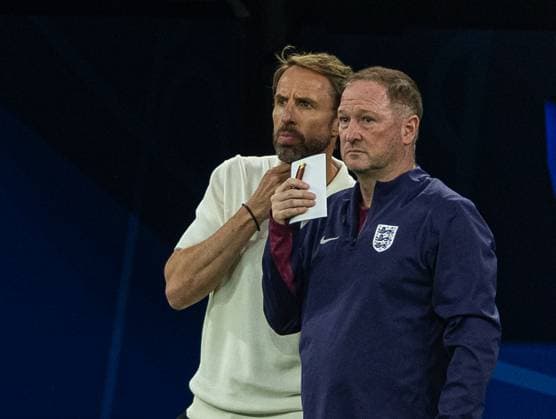 Football - UEFA EURO, EM, Europameisterschaft,Fussball 2024 - Semi-Final - Netherlands v England DORTMUND, GERMANY - Wednesday, July 10, 2024: England s head coach Gareth Southgate (L) and assistant Steve Round during the UEFA Euro 2024 Semi-Final match between Netherlands and England at the Westfalenstadion. (Photo by David Rawcliffe Propaganda) DORTMUND Westfalenstadion NORTH RHINE-WESTPHALIA GERMANY  Copyright: xDavidxRawcliffex P2024-07-10-Netherlands_England-39