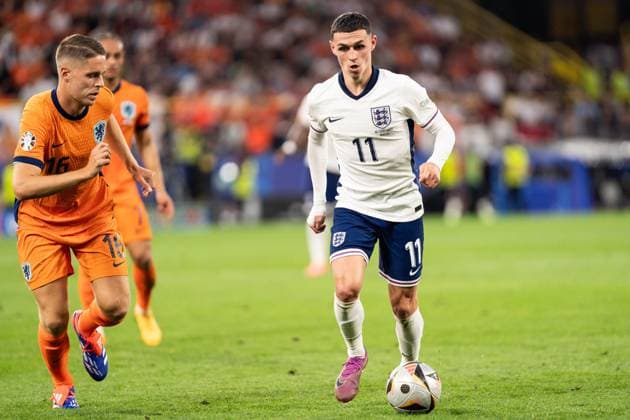 GER, Euro 2024, semi-final semifinal, Netherlands NLD England ENG 10 07 2024, Signal Iduna Park, Dortmund, GER, Euro 2024, semi-final semifinal, Netherlands NLD England ENG In the picture Phil Foden England GBR, 11 single action whole body whole body ball on foot nordphotoxGmbHxx xChristianxSchulze nph000300