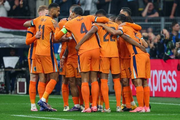 Euro 2024 Netherlands England on 10 07 2024 at BVB Stadium Dortmund in Dortmund Cheering, goal celebration, goal scorer, goal scorer Xavi Simons Netherlands, 7 cheers with the team after his goal to make it 1 to 0 MH