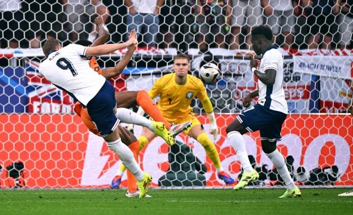 Football, European Championship, EURO 2024, Semi-final, Signal Iduna Park Dortmund, Netherlands England Foul Denzel Dumfries NED on Harry Kane ENG Action