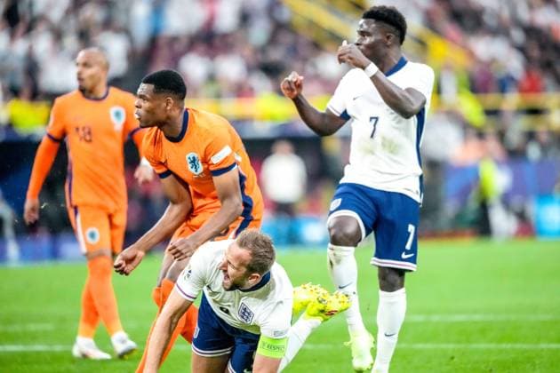 EURO 2024 - Semifinal: Netherlands vs. England Harry Kane is fouled in the penalty area by Denzel Dumfries during the EURO 2024 Semi-Final match between Netherlands and England on 10 July 2024, at BVB Stadion Dortmund, in Dortmund, Germany Dortmund BVB Stadion Dortmund Germany Copyright: xAlexandraxFechetex DSC01057