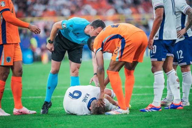 EURO 2024 - Semifinal: Netherlands vs. England Harry Kane is fouled in the penalty area by Denzel Dumfries during the EURO 2024 Semi-Final match between Netherlands and England on 10 July 2024, at BVB Stadion Dortmund, in Dortmund, Germany Dortmund BVB Stadion Dortmund Germany Copyright: xAlexandraxFechetex DSC01146