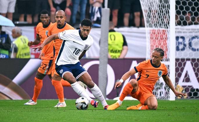 Football, European Championship, EURO 2024, Semi-final, Signal Iduna Park Dortmund, Netherlands England Jude Bellingham ENG , Xavi Simons NED Action