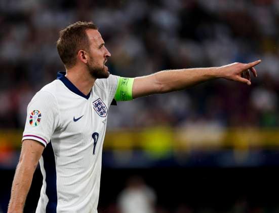 Netherlands v England UEFA EURO, EM, Europameisterschaft,Fussball 2024 Semi-final Harry Kane of England directs his team during the UEFA Euro 2024 Semi-final match between Netherlands and England at Signal Iduna Park, Dortmund UK Newspapers OUT Copyright: xPaulxChestertonx FIL-20342-0139