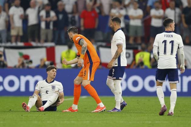 DORTMUND, 10-07-2024, BVB Stadium , European Football Championship Euro2024, Semi finals match no.50 between Netherlands and England. (L-R) England player John Stones, Netherlands player Wout Weghorst, England player Kyle Walker Netherlands - England (Euro2024)  x25729968x Copyright: