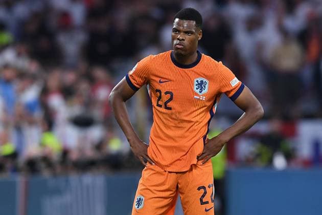 Soccer UEFA EURO 2024 semi-final Netherlands England on 10 07 2024 at BVB Stadion Dortmund in Dortmund Denzel Dumfries Netherlands disappointed xRx