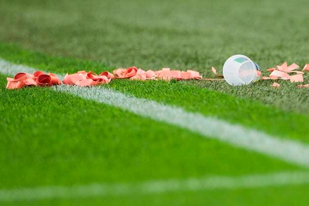UEFA EURO 2024 Netherlands England 10 07 2024 Fans throw cups and more onto the pitch UEFA EURO 2024 Netherlands England BVB Stadion Dortmund, Dortmund on 10 07 2024 Copyright: xBEAUTIFULxSPORTS Wunderlx