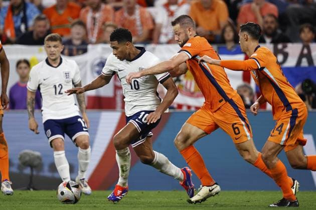 Dortmund - (l-r) Jude Bellingham of England, Stefan De Vrij of Holland, Tijjani Reijnders of Holland during the UEFA EURO, EM, Europameisterschaft,Fussball 2024 Semi-final match between the Netherlands and England at the BVB Stadium Dortmund on July 10, 2024 in Dortmund, Germany. ANP MAURICE VAN STEEN UEFA EURO 2024 2024 xVIxANPxSportx xxANPxIVx 503205250 originalFilename: 503205250.jpg