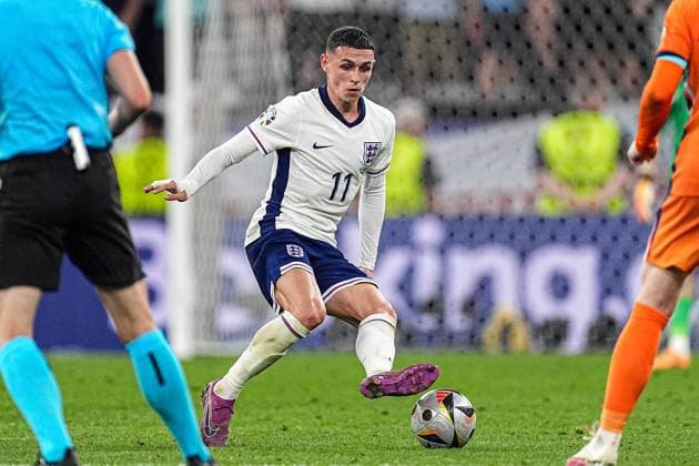 2024-07-10 Netherlands v England - Semi-Final - UEFA EURO, EM, Europameisterschaft,Fussball 2024 DORTMUND, GERMANY - JULY 10: Phil Foden of England makes a pass during the Semi-Final - UEFA EURO 2024 match between Netherlands and England at BVB Stadion Dortmund on July 10, 2024 in Dortmund, Germany. (Photo by Joris Verwijst BSR Agency) Dortmund Germany Content not available for redistribution in The Netherlands directly or indirectly through any third parties. Copyright: xBSRxAgencyx