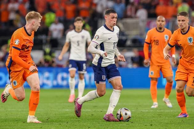 2024-07-10 The Netherlands v England - Semi-Final - UEFA EURO, EM, Europameisterschaft,Fussball 2024 DORTMUND, GERMANY - JULY 10: Phil Foden of England runs with the ball during the Semi-Final - UEFA EURO 2024 match between The Netherlands and England at BVB Stadion Dortmund on July 10, 2024 in Dortmund, Germany. (Photo by Peter Lous BSR Agency) Dortmund Germany Content not available for redistribution in The Netherlands directly or indirectly through any third parties. Copyright: xBSRxAgencyx