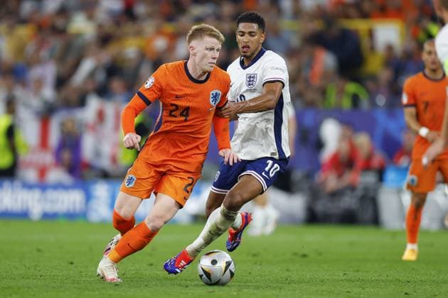 DORTMUND, 10-07-2024, BVB Stadium , European Football Championship Euro2024, Semi finals match no.50 between Netherlands and England. (L-R) Netherlands player Jerdy Schouten, England player Jude Bellingham Netherlands - England (Euro2024)  x25730095x Copyright: