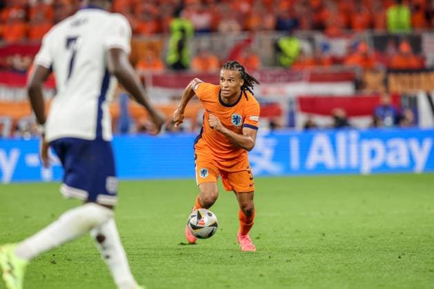 2024-07-10 The Netherlands v England - Semi-Final - UEFA EURO, EM, Europameisterschaft,Fussball 2024 DORTMUND, GERMANY - JULY 10: Nathan Ake of the Netherlands runs with the ball during the Semi-Final - UEFA EURO 2024 match between The Netherlands and England at BVB Stadion Dortmund on July 10, 2024 in Dortmund, Germany. (Photo by Peter Lous BSR Agency) Dortmund Germany Content not available for redistribution in The Netherlands directly or indirectly through any third parties. Copyright: xBSRxAgencyx