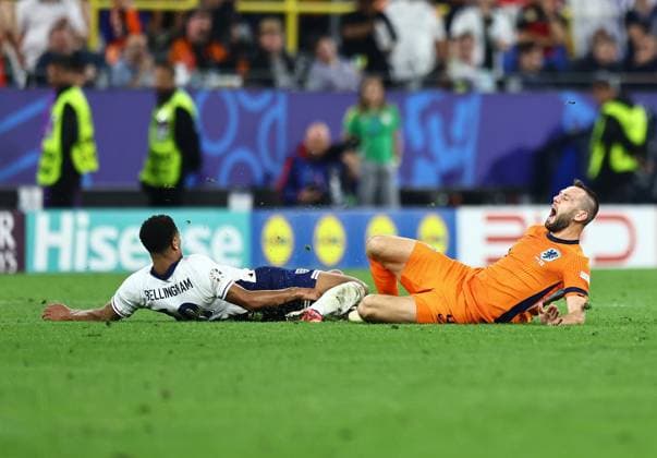 Jude Bellingham of England challenges Stefan de Vrij of Netherlands Netherlands v England, UEFA European Championship, EM, Europameisterschaft 2024, Semi Final, Football, BVB Stadion, Dortmund, Germany, 10 Jul 2024 EDITORIAL USE ONLY No use with unauthorised audio, video, data, fixture lists, club league logos or live services. Online in-match use limited to 120 images, no video emulation. No use in betting, games or single club league player publications. Copyright: xMichaelxZemanek Shutterstockx 14576899cx
