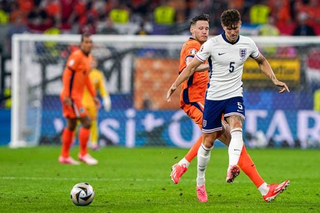 2024-07-10 Netherlands v England - UEFA EURO, EM, Europameisterschaft,Fussball 2024 Semi Final DORTMUND, NETHERLANDS - JULY 10: Wout Weghorst of the Netherlands battles for possession with John Stones of England during the UEFA EURO 2024 Semi Final match between Netherlands and England at BVB Stadion Dortmund on July 10, 2024 in Dortmund, Netherlands. Dortmund BVB Stadion Dortmund Netherlands Content not available for redistribution in The Netherlands directly or indirectly through any third parties. Copyright: xAndrexWeeningx