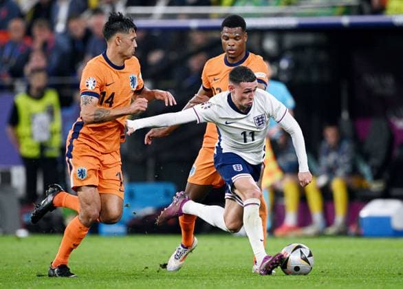 Germany Soccer Euro 2024 Netherlands - England 8726701 10.07.2024 From left, Netherlands Tijjani Reijnders, England s Phil Foden and Netherlands Denzel Dumfries struggle for a ball during the UEFA EURO, EM, Europameisterschaft,Fussball 2024 semi-final soccer match between Netherlands and England at the BVB Stadion Dortmund, in Dortmund, Germany. Alexey Filippov Sputnik Dortmund Germany  Copyright: xAlexeyxFilippovx