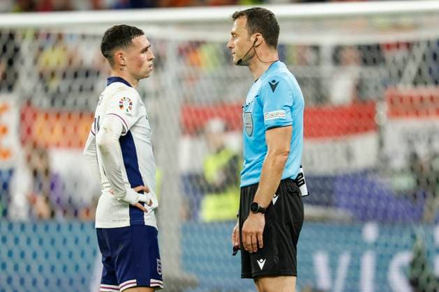 GER, Dortmund, Football, Netherlands vs England , semi-final, Westfalenstadion Dortmund, UEFA EURO 2024, f l Phil Foden England , discussing with the referee Felix Zwayer, sad, depressed, angry, 10 07 2024, Copyright: HMBxMedia HeikoxBecker