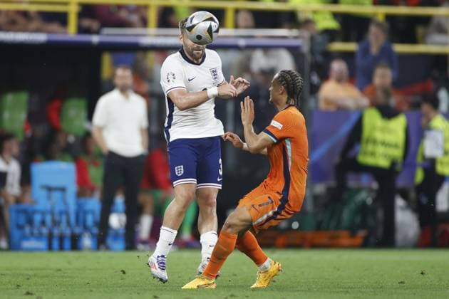 DORTMUND, 10-07-2024, BVB Stadium , European Football Championship Euro2024, Semi finals match no.50 between Netherlands and England. (L-R) England player Luke Shaw, Netherlands player Xavi Simons Netherlands - England (Euro2024)  x25730212x Copyright: