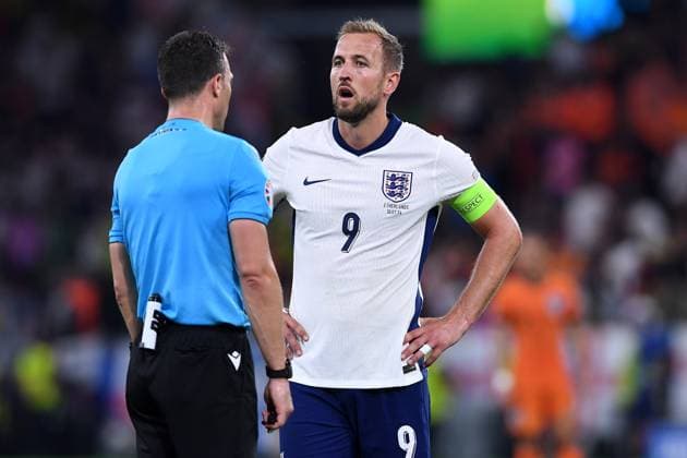 Soccer UEFA EURO 2024 Semi Final Netherlands England on 10 07 2024 at BVB Stadion Dortmund in Dortmund FIFA referee Felix Zwayer Germany , left Harry Kane England , right xRx