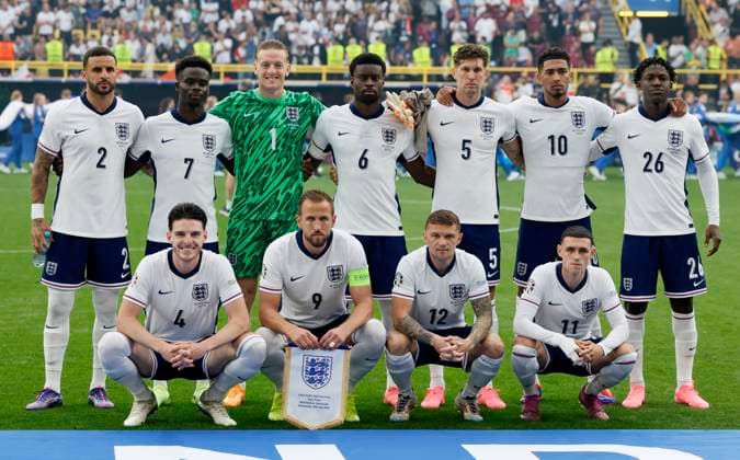 Netherlands v England: Semi-Final - UEFA EURO, EM, Europameisterschaft,Fussball 2024 England team group, Mannschaftsbild, Totale of (br) Kyle Walker, Bukayo Saka, Jordan Pickford, Marc Guehi, John Stones, Jude Bellingham, Kobbie Mainoo, (fr) Declan Rice, Harry Kane, Kieran Trippier, and Phil Foden before the UEFA EURO 2024 semi-final match between Netherlands and England at Football Stadium Dortmund on July 10, 2024 in Dortmund, Germany. Dortmund Football Stadium Dortmund Germany Germany Copyright: xRichardxSellers Sportsphoto APLx 14045394