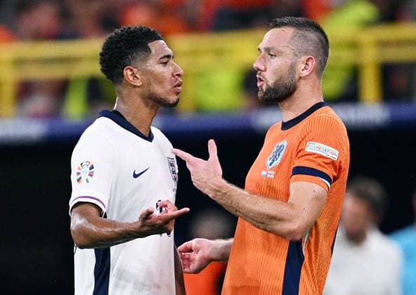 Germany Soccer Euro 2024 Netherlands - England 8726714 10.07.2024 England s Jude Bellingham, left, and Netherlands Stefan De Vrij talk during the UEFA EURO, EM, Europameisterschaft,Fussball 2024 semi-final soccer match between Netherlands and England at the BVB Stadion Dortmund, in Dortmund, Germany. Alexey Filippov Sputnik Dortmund Germany  Copyright: xAlexeyxFilippovx