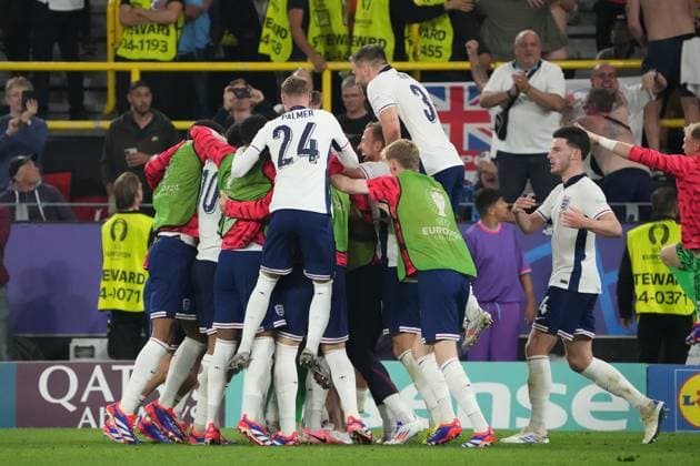 celebrate the goal, goal celebration for 1 2 Ollie Watkins England, 19 with the whole team Dortmund 10 07 2024 Netherlands vs England, EURO2024 M50, semi-final, EM Arena Dortmund
