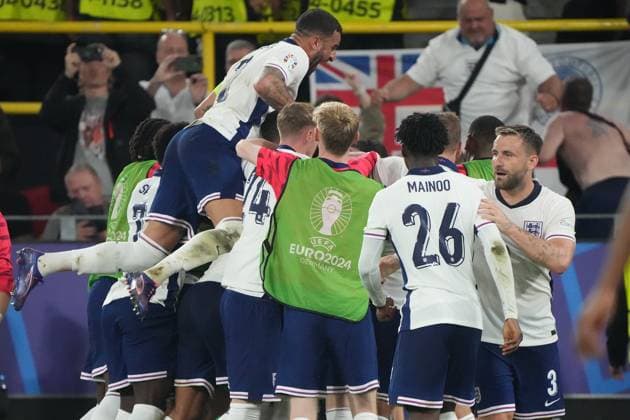 celebrate the goal, goal celebration for 1 2 Ollie Watkins England, 19 with the whole team Dortmund 10 07 2024 Netherlands vs England, EURO2024 M50, semi-final, EM Arena Dortmund