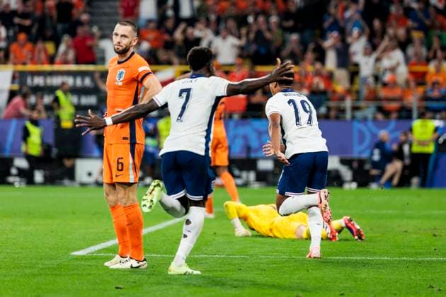 UEFA EURO 2024 Netherlands England 10 07 2024 Stefan De Vrij Netherlands, 6 disappointed, Bukayo Saka England, 7 and Ollie Watkins England, 19 cheering UEFA EURO 2024 Netherlands England BVB Stadion Dortmund, Dortmund on 10 07 2024 Copyright: xBEAUTIFULxSPORTS Wunderlx