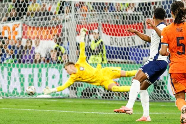 GER, Dortmund, Soccer, Netherlands vs England , Semi-final, Westfalenstadion Dortmund, UEFA EURO 2024, Ollie Watkins England , takes a shot on goal and scores to win 1 2, 10 07 2024, Copyright: HMBxMedia HeikoxBecker