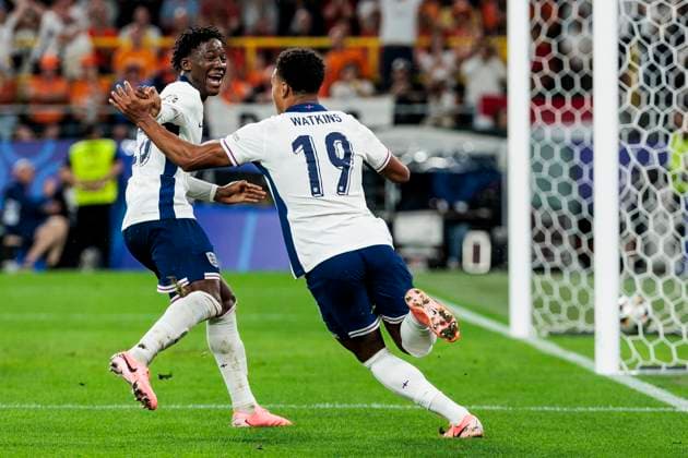 UEFA EURO 2024 Netherlands England 10 07 2024 Ollie Watkins England, 19 and Kobbie Mainoo England, 26 cheer after scoring UEFA EURO 2024 Netherlands England BVB Stadion Dortmund, Dortmund on 10 07 2024 Copyright: xBEAUTIFULxSPORTS Wunderlx